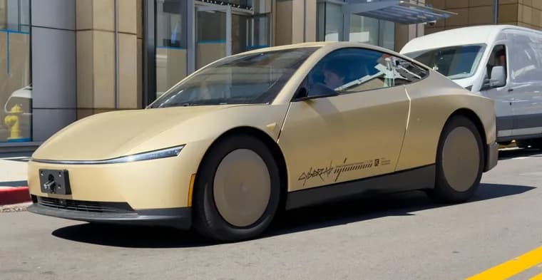 NHTSA изучает обвинения в превышении скорости роботакси Tesla у школ