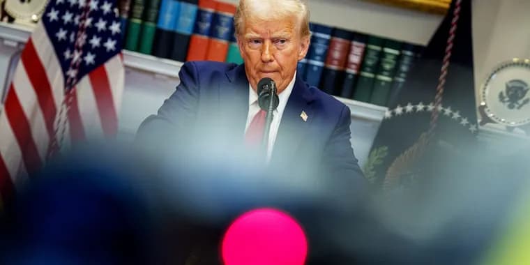 Kimi от Moonshot расколола команду Трампа по ИИ
